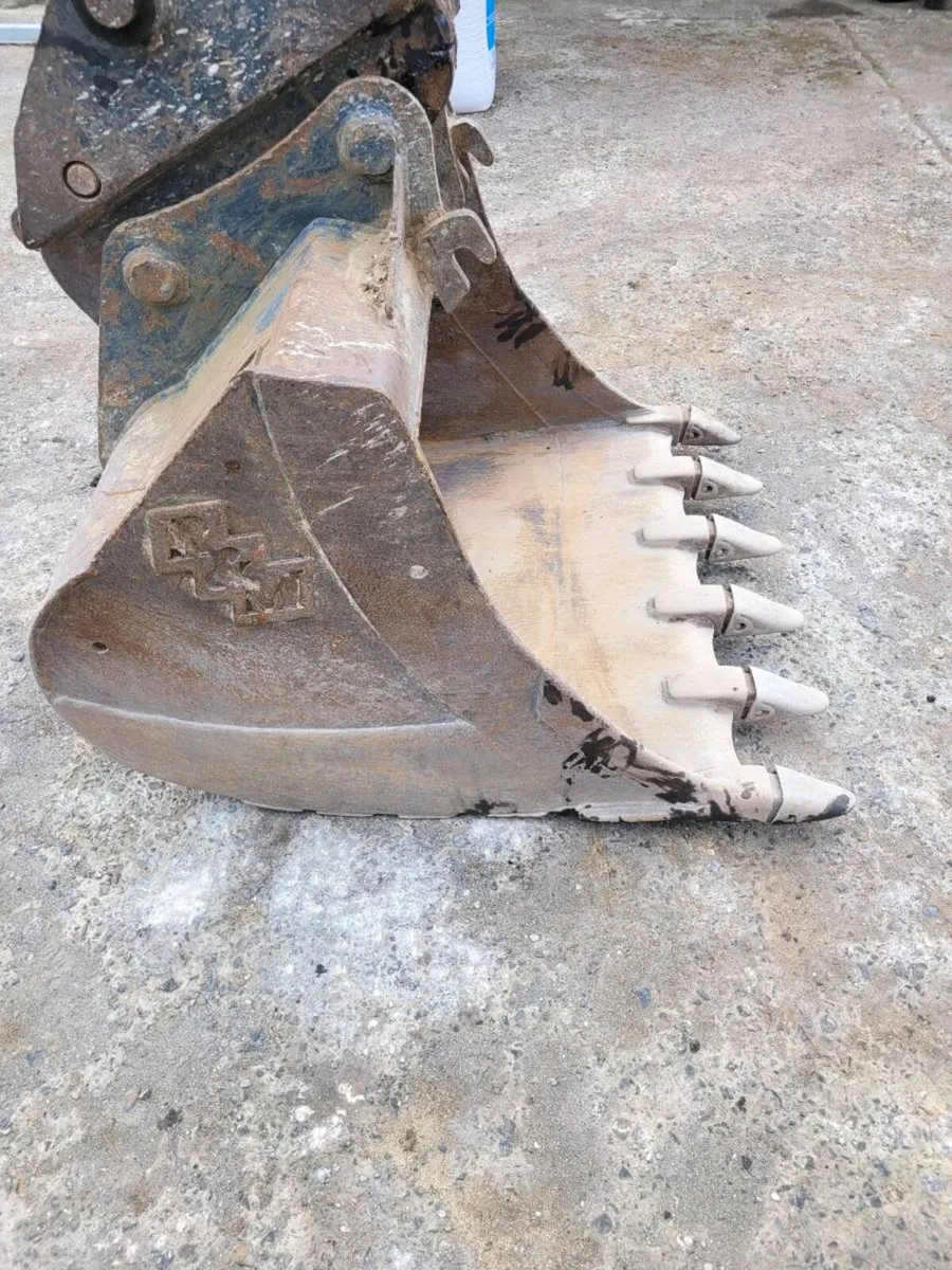 Grading /digging bucket - Image 1
