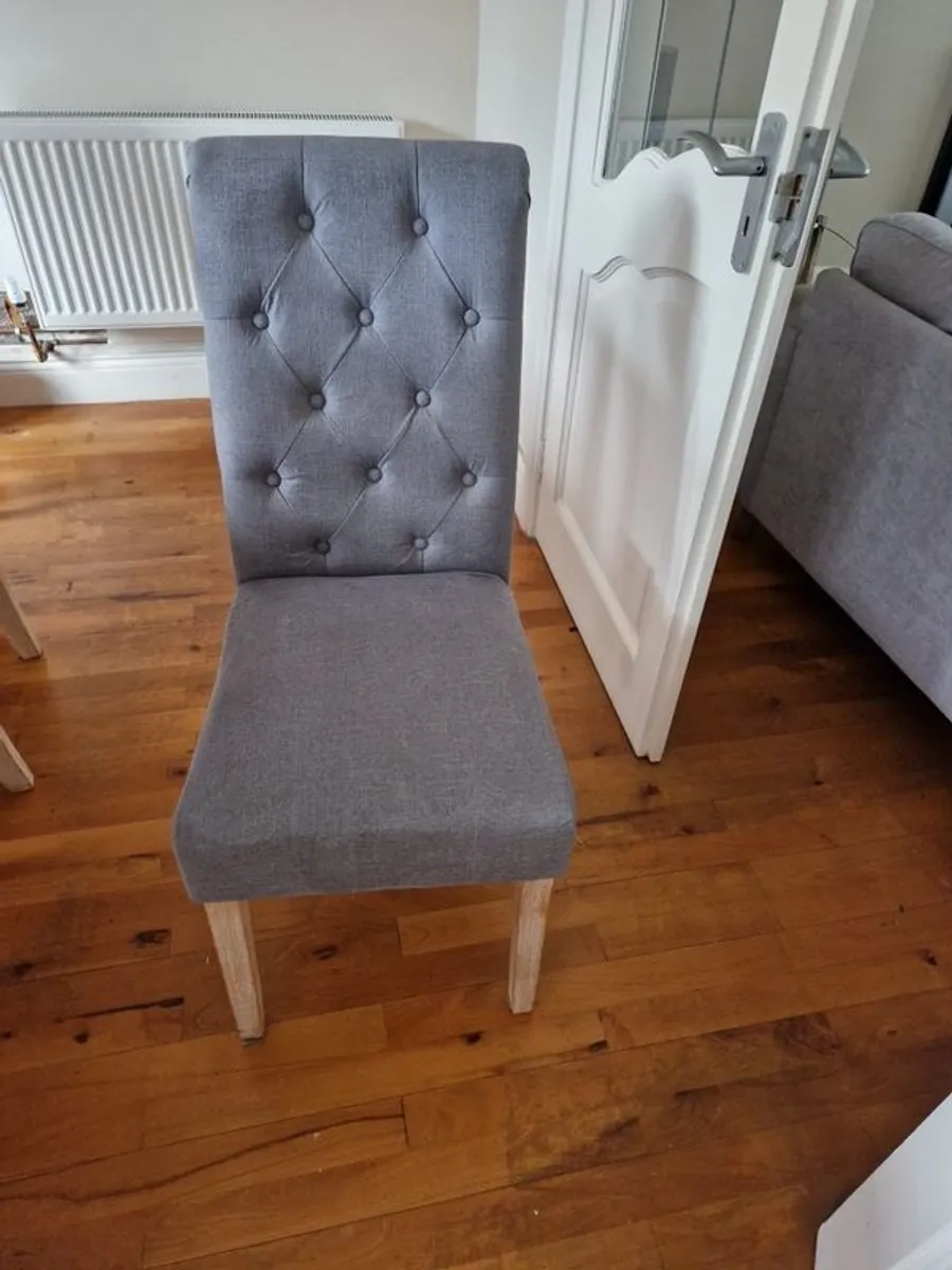 table and 8 chairs - Image 1