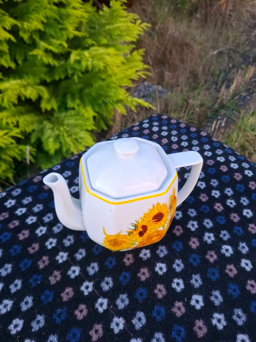 Sunflower porcelain tea pot - Image 2