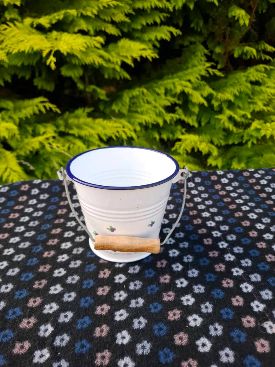 Small enamel bucket - Image 1