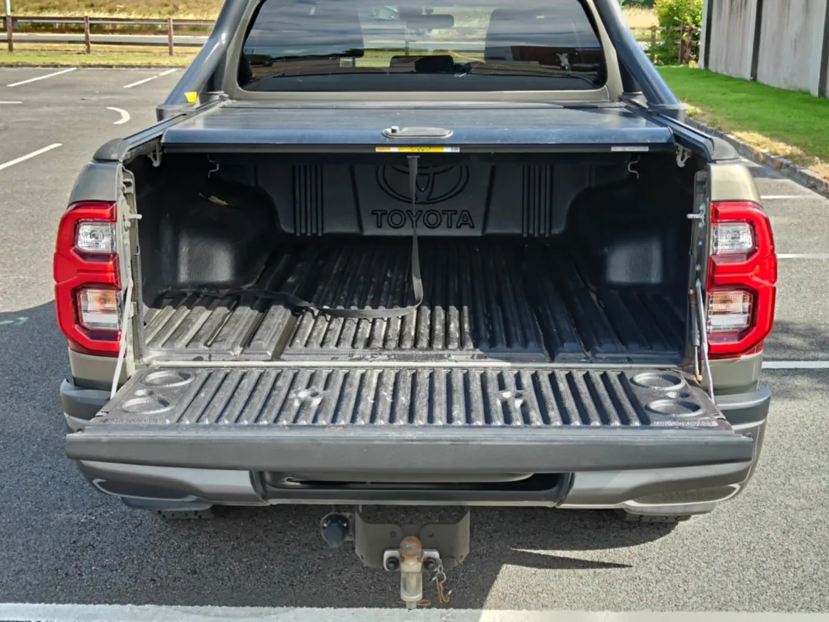 Toyota Hilux 2021 - Image 3