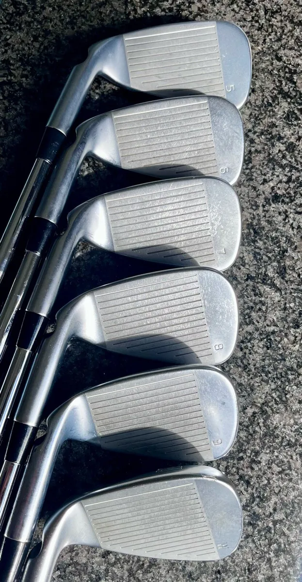 Golf clubs - Ping G425 irons 5 - PW Regular Flex - Image 1