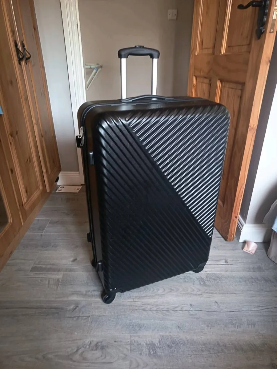 20kg Solid Suitcase - Image 1
