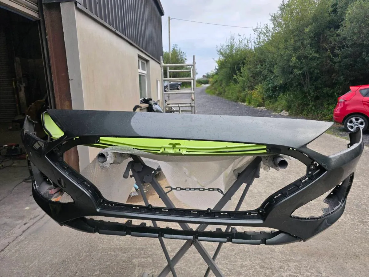 Hyundai i30 front bumper - Image 1