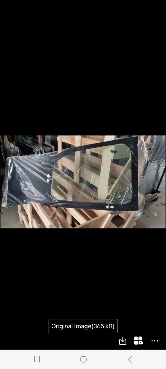 TOYOTA VOXY  REAR WINDOW GLASS FOR TAXI - Image 3