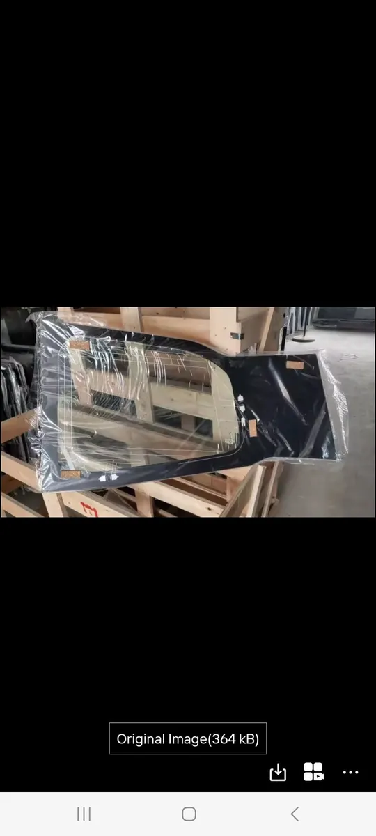TOYOTA VOXY  REAR WINDOW GLASS FOR TAXI - Image 2