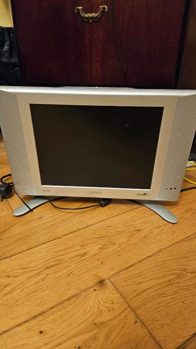Philips 15PF9936/12 15" LCD TV - Y2K Retro Style, - Image 1