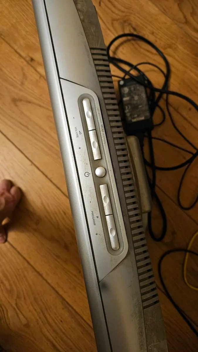 Philips 15PF9936/12 15" LCD TV - Y2K Retro Style, - Image 2
