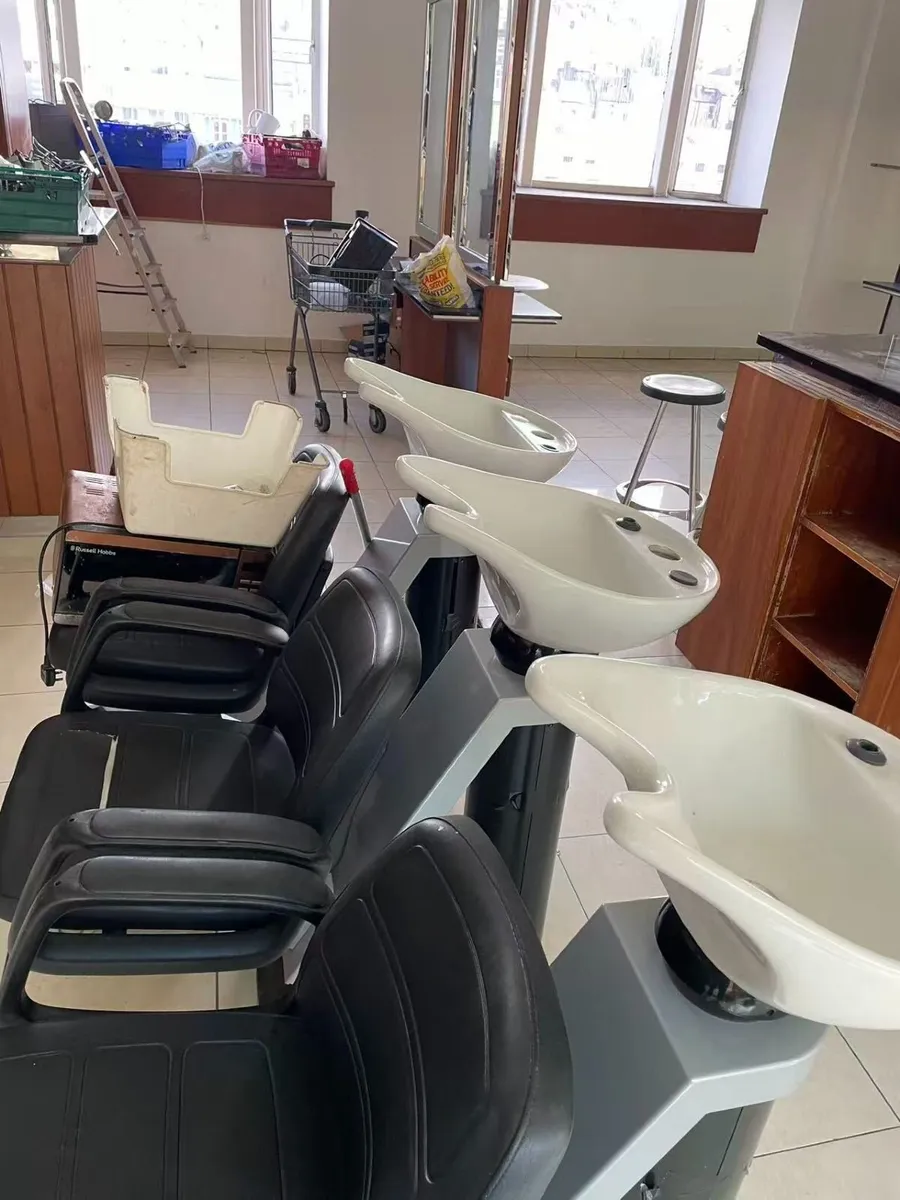 HAIR SALON / BEAUTY SALON EQUIPMENT - Image 1