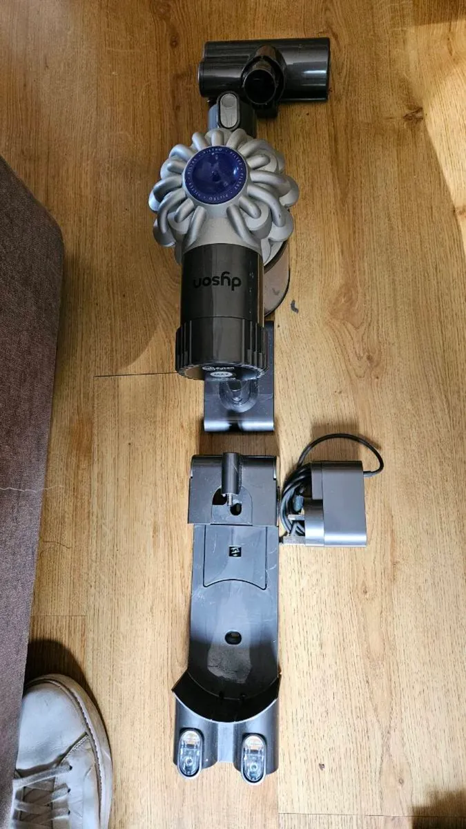 Dyson V6 (DC56) Handheld Hoover - New battery requ - Image 3