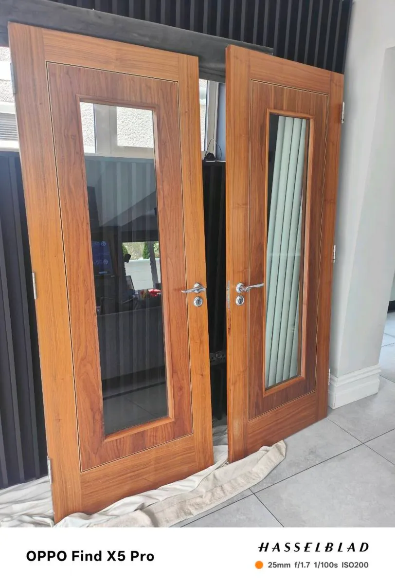 Internal double doors. - Image 1