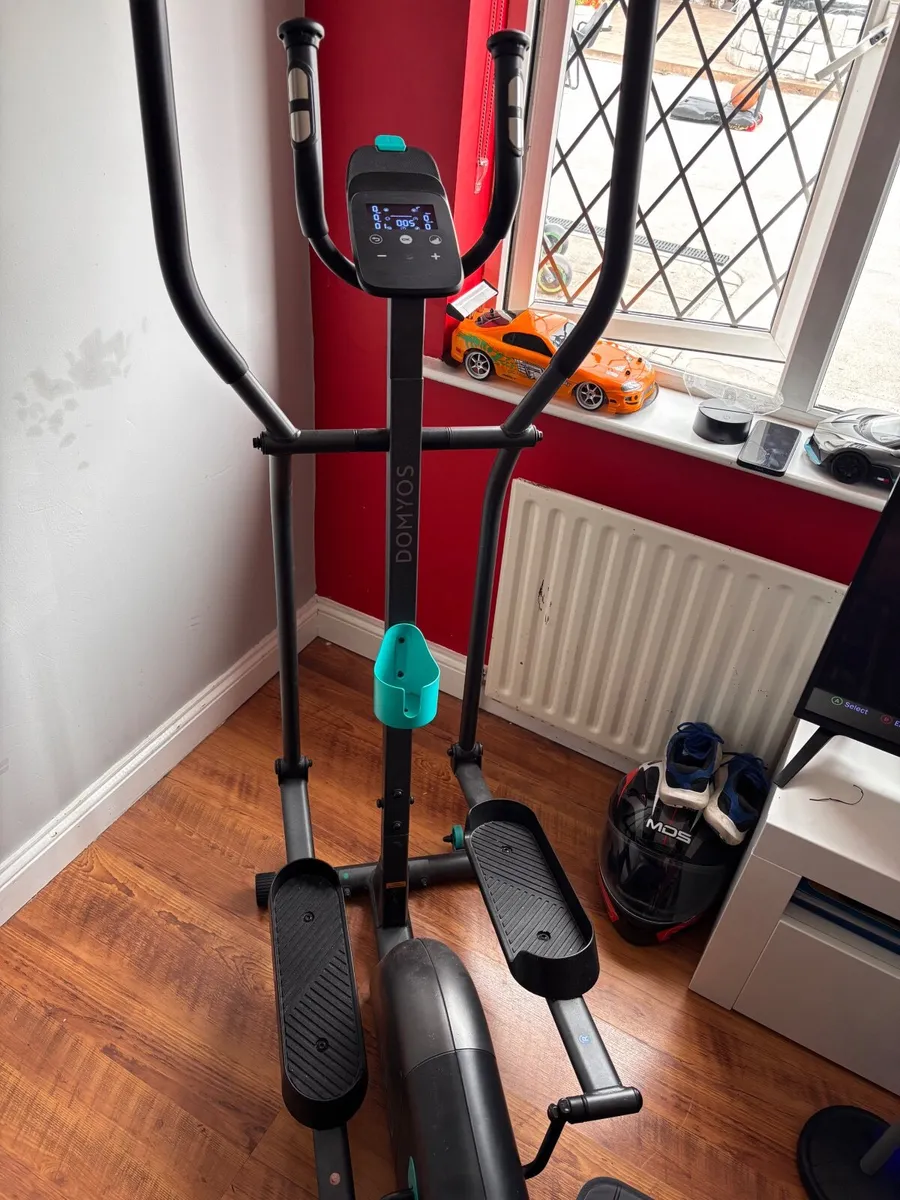 Cross trainer - Image 1