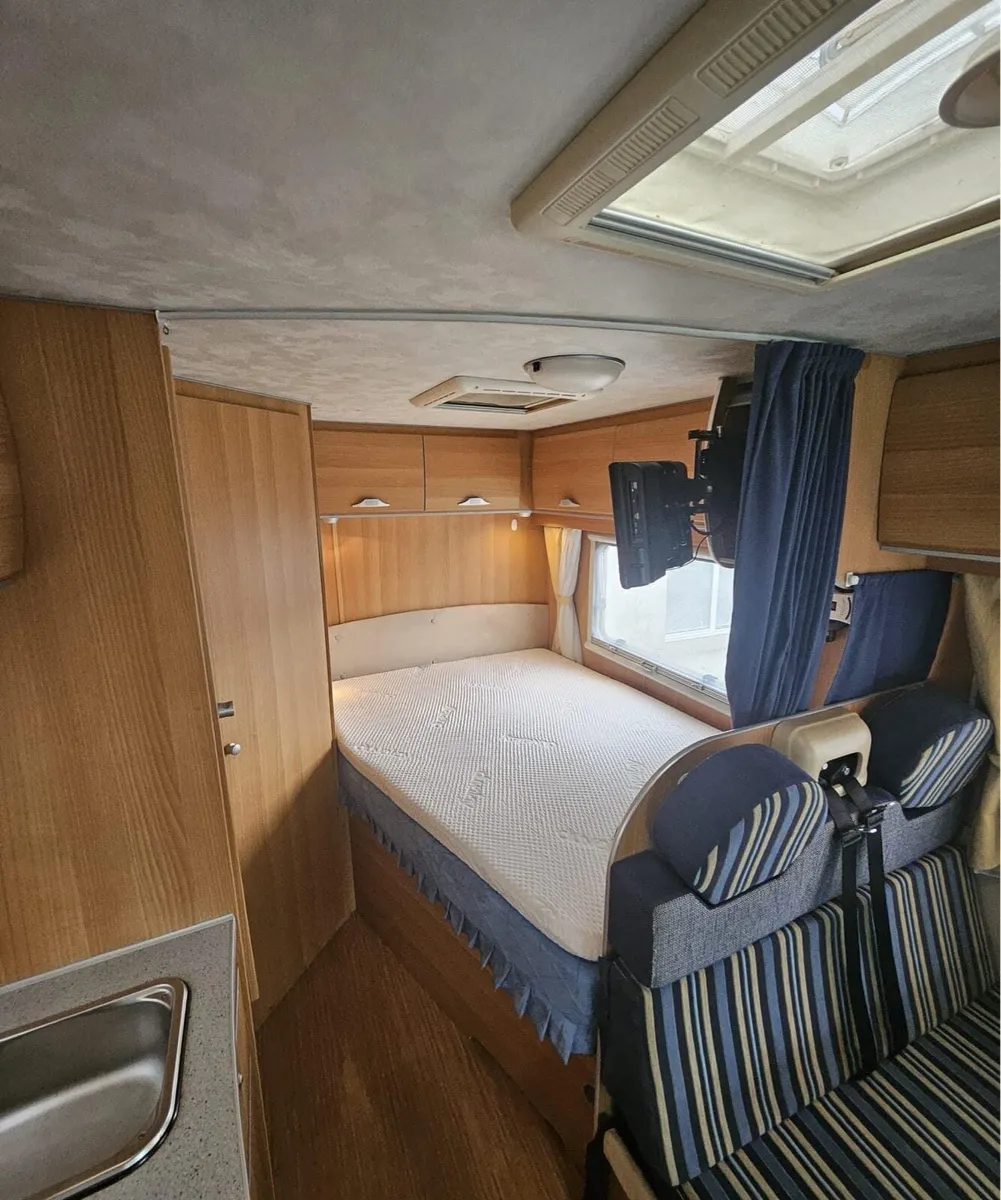 Camper van - Image 3