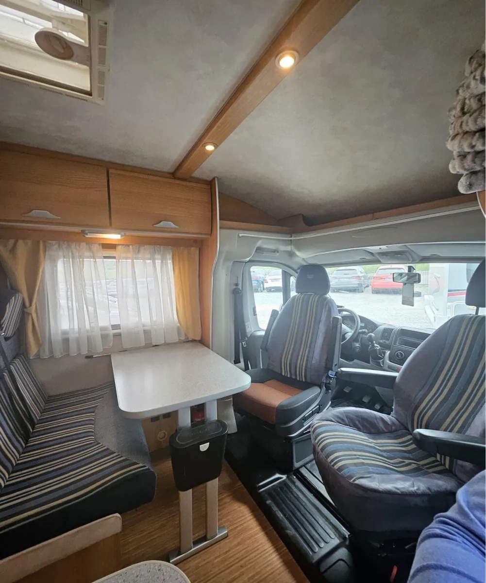 Camper van - Image 4