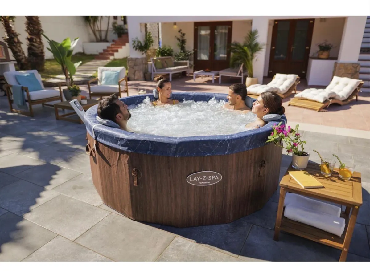 Lay-Z-Spa Toronto AirJet Plus 7 person - Image 2