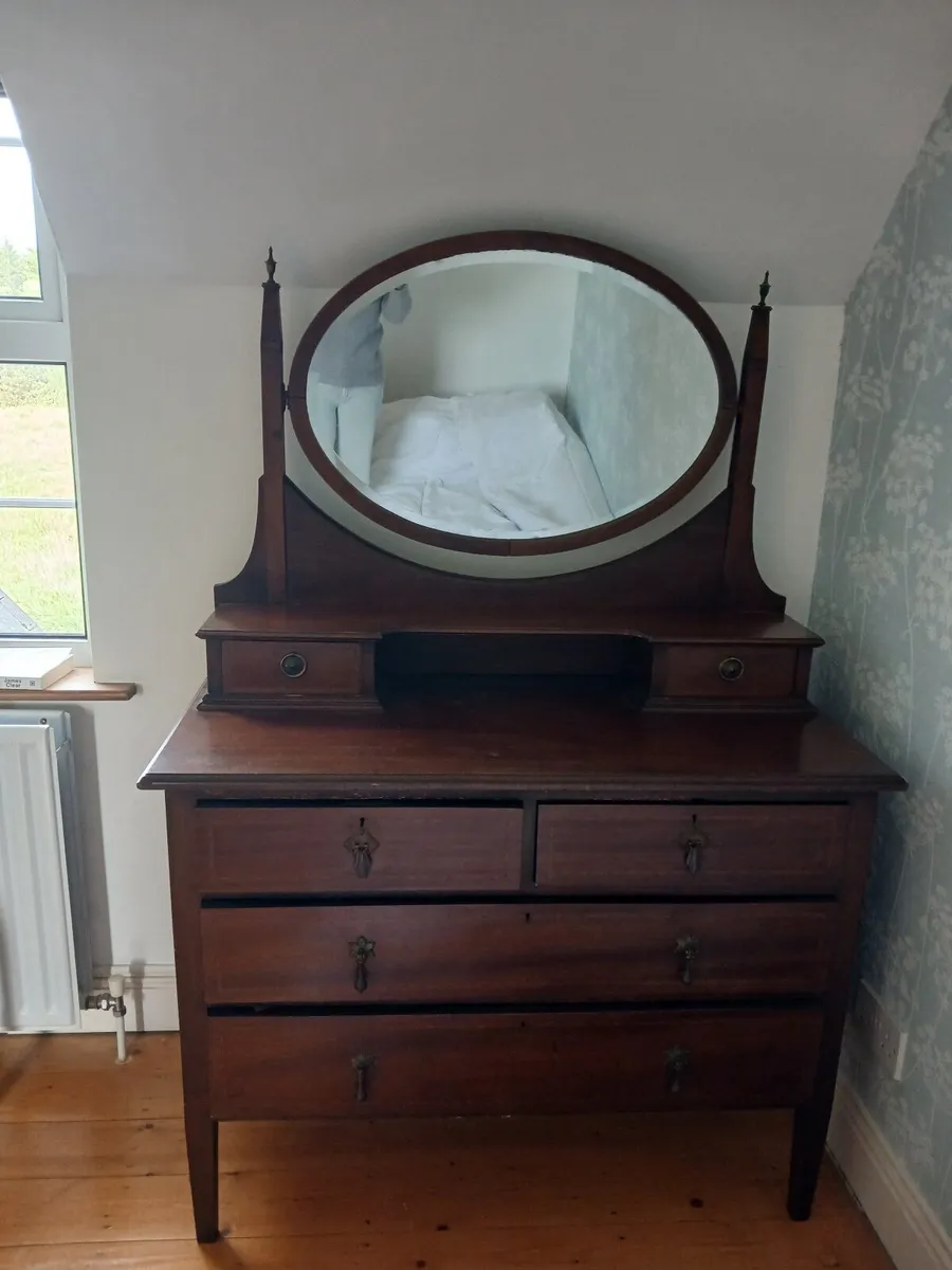 Dressing table - Image 1