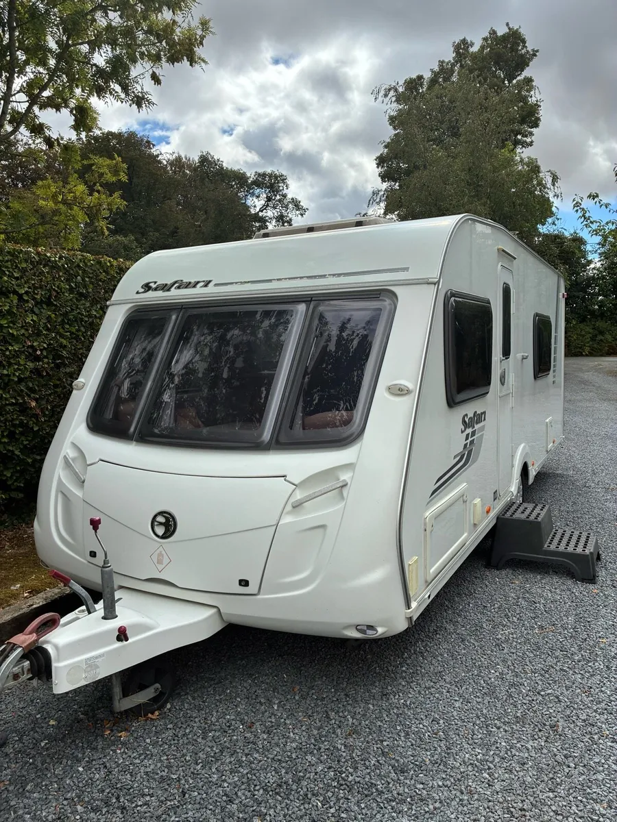 Caravan - Fixed Bed - Image 1
