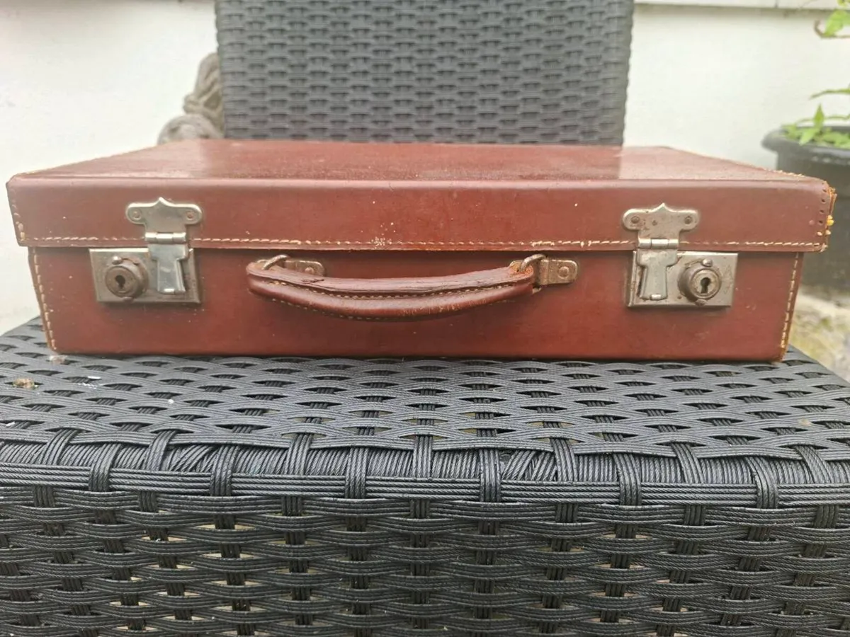 Vintage 1930's British made Brown Leather Case - Image 3