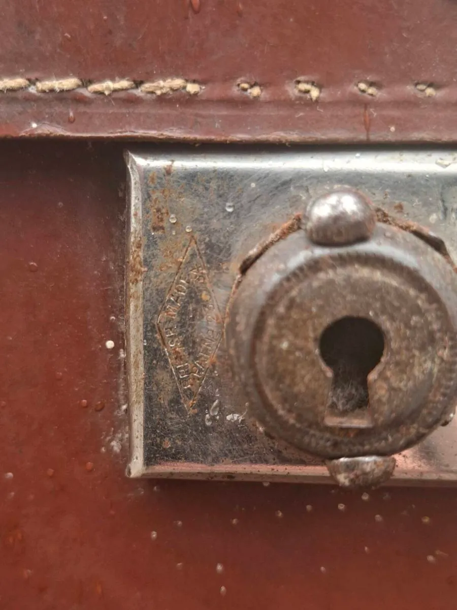 Vintage 1930's British made Brown Leather Case - Image 4