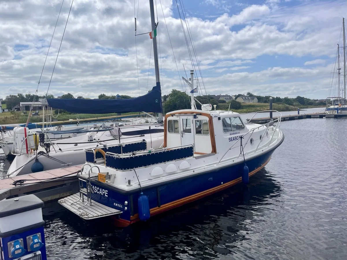 Motorboats and yacht sales - Image 1