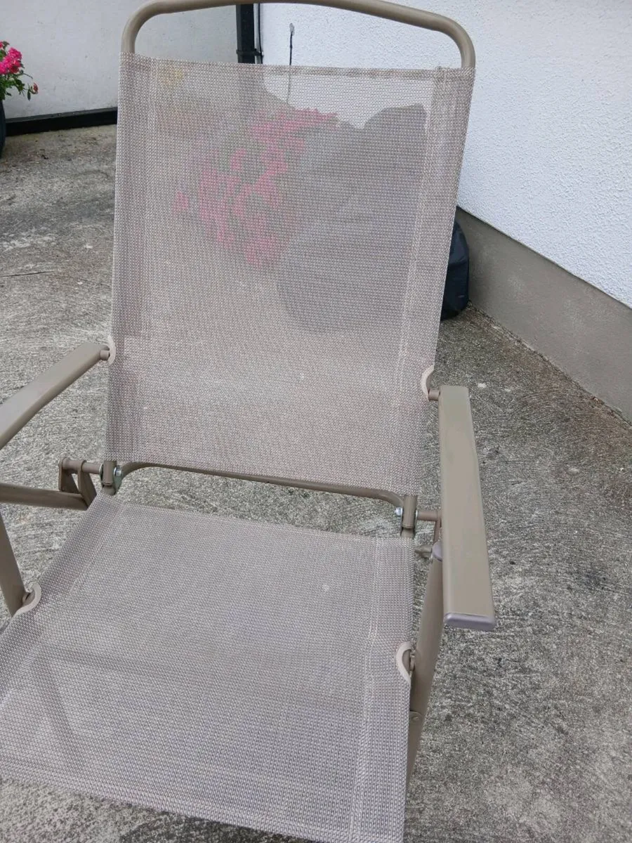 GARDEN TABLE AND 2 FOLDING CHAIRS - Image 3
