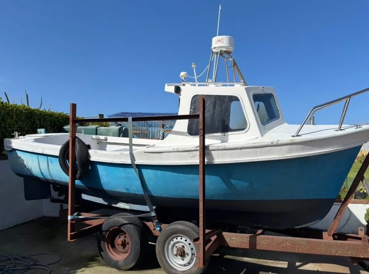 Boat & trailer - Image 1