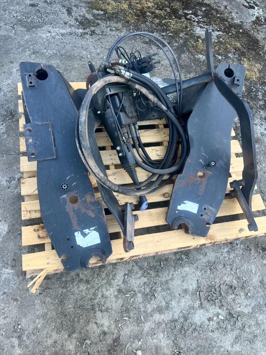 John Deere Quicke Loader brackets - Image 4