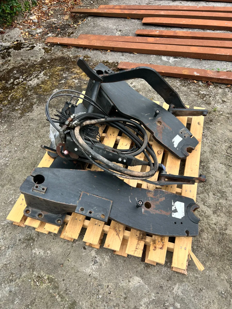 John Deere Quicke Loader brackets - Image 2