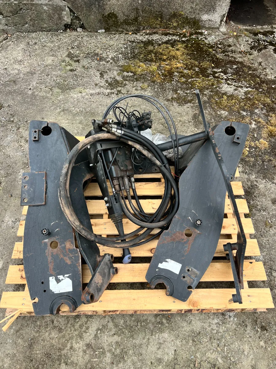 John Deere Quicke Loader brackets - Image 1