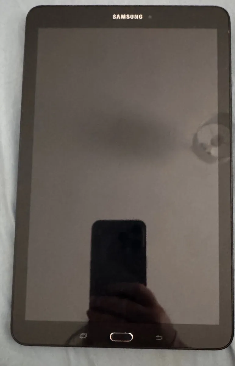 Samsung tablet - Image 1