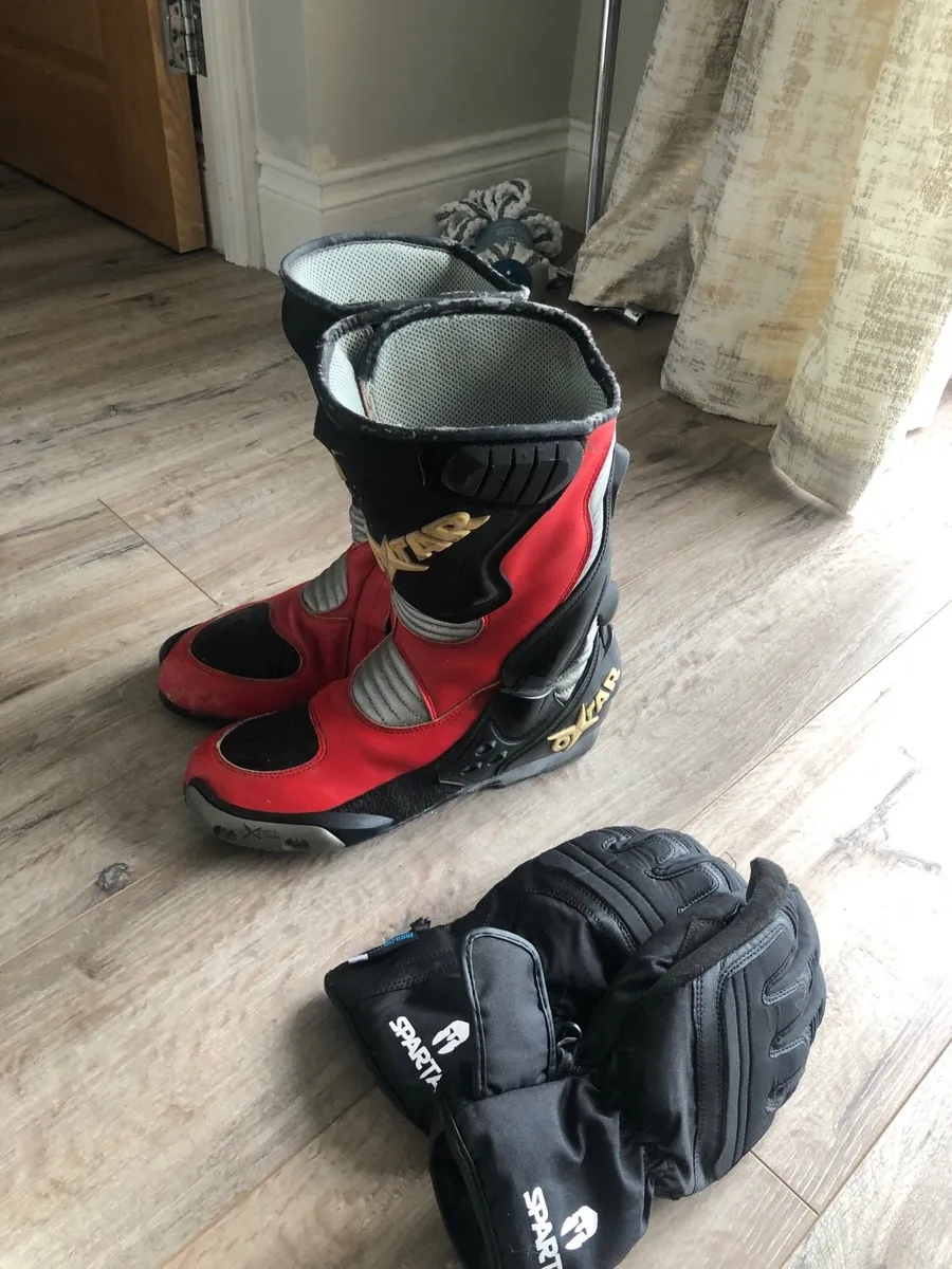 Biker boots