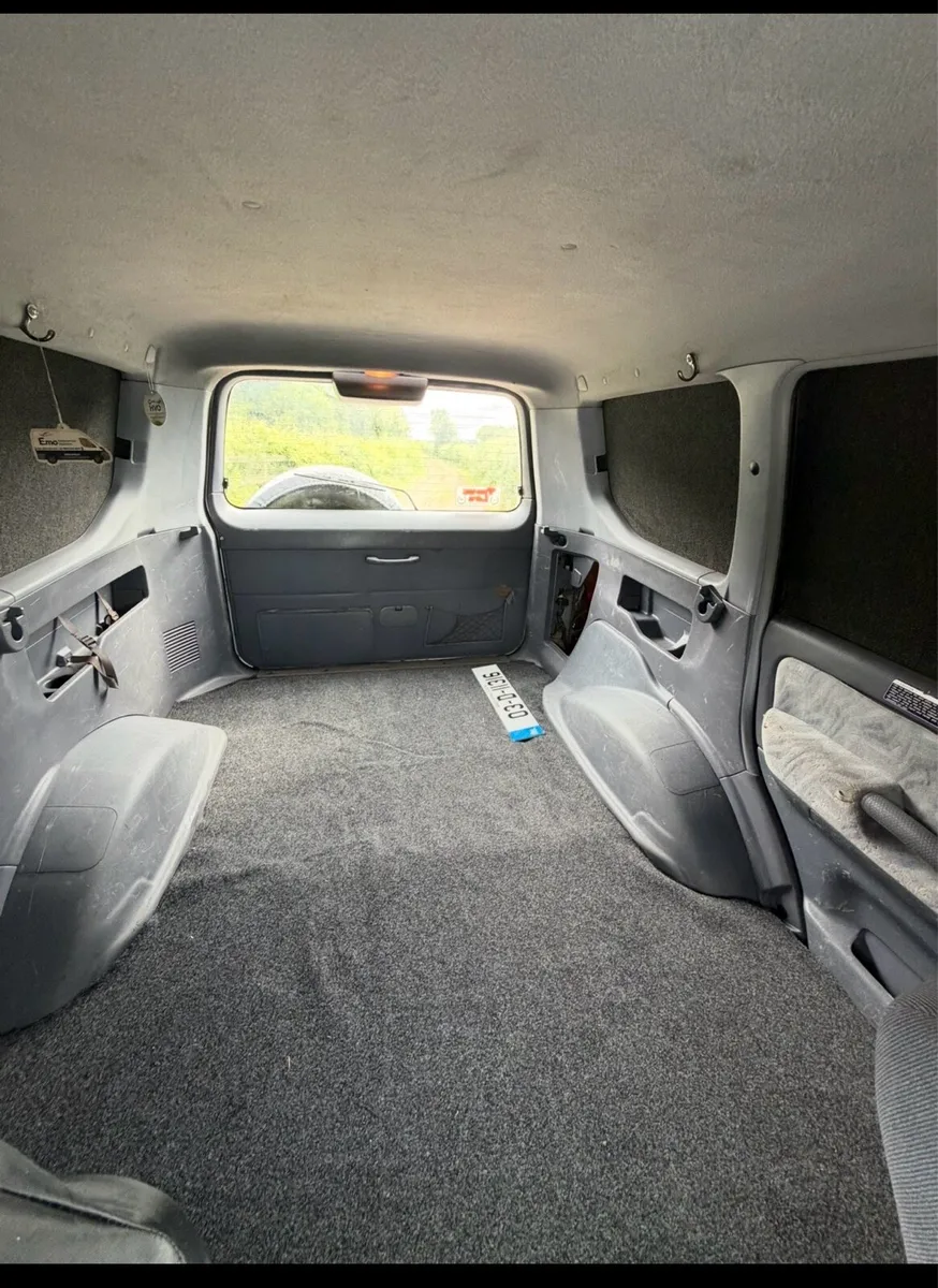 Toyota LandCruiser - Image 4