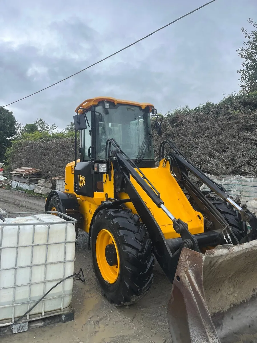 JCB 411 loader - Image 1