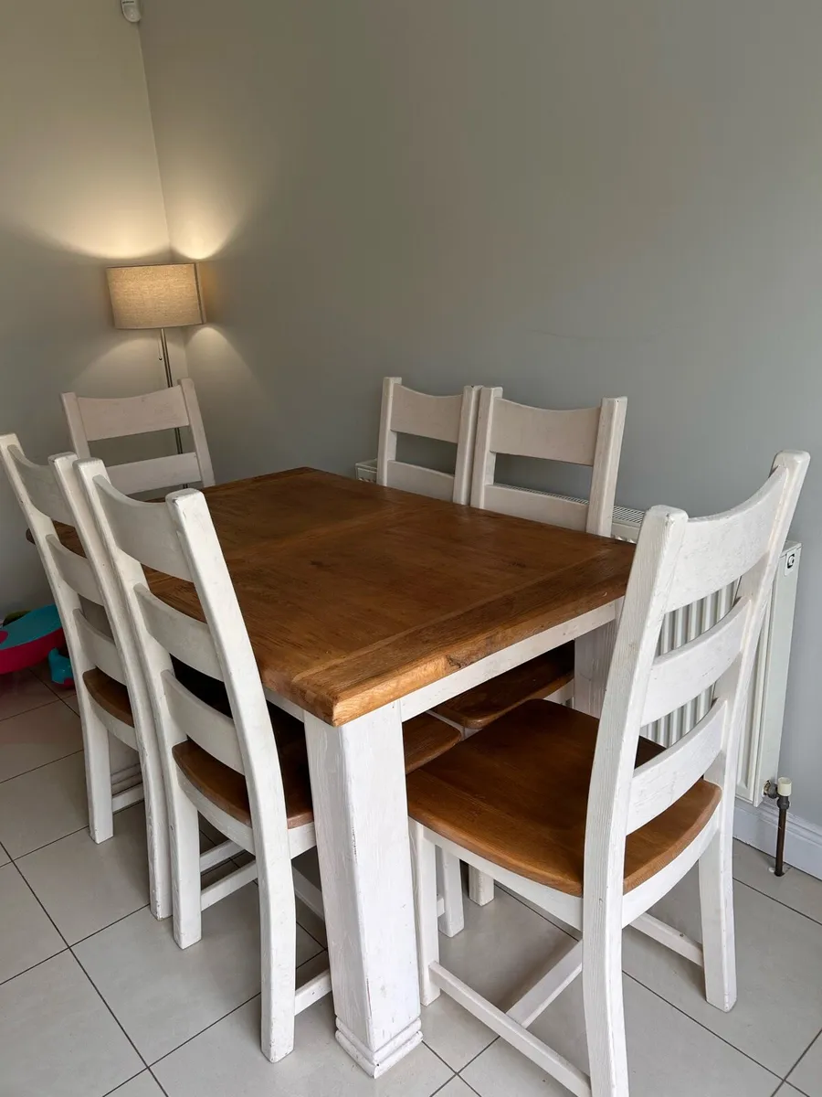 Kitchen table and chairs - Image 1