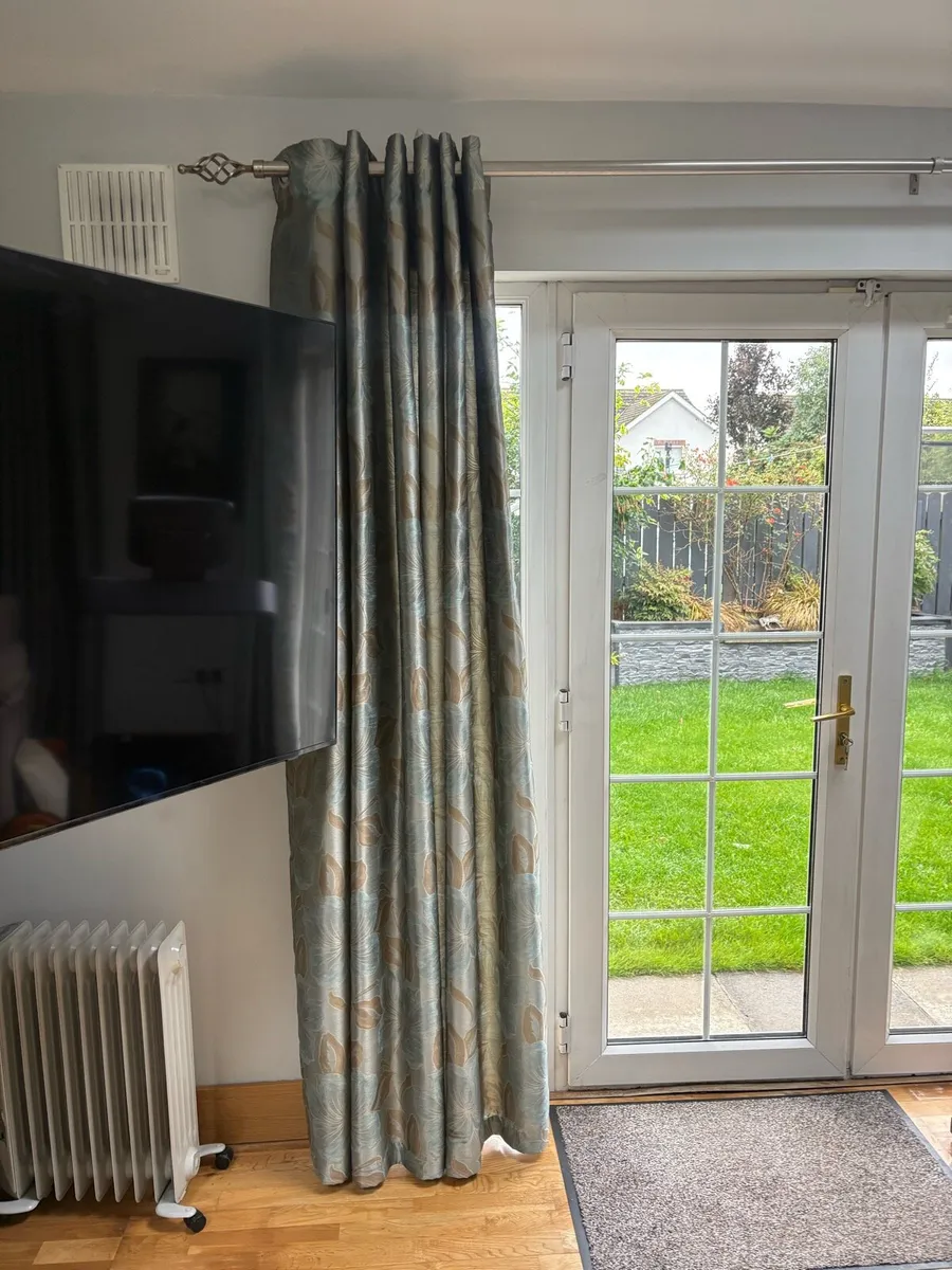 Curtains - Image 2