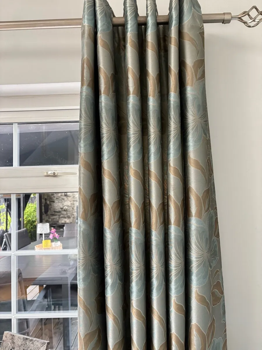Curtains - Image 3
