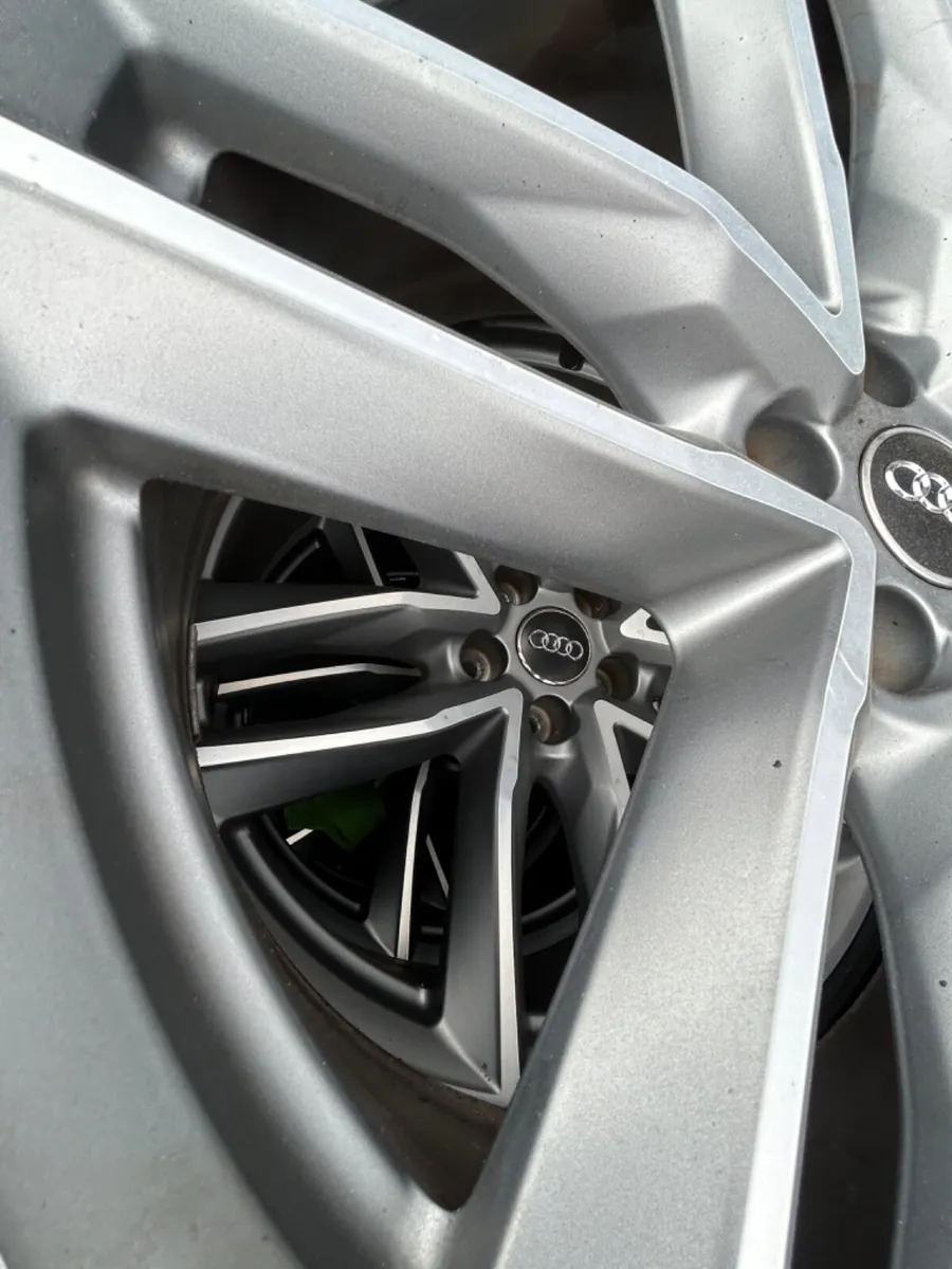 Genuine 21 audi SQ7 rims Goodyear tyres - Image 2