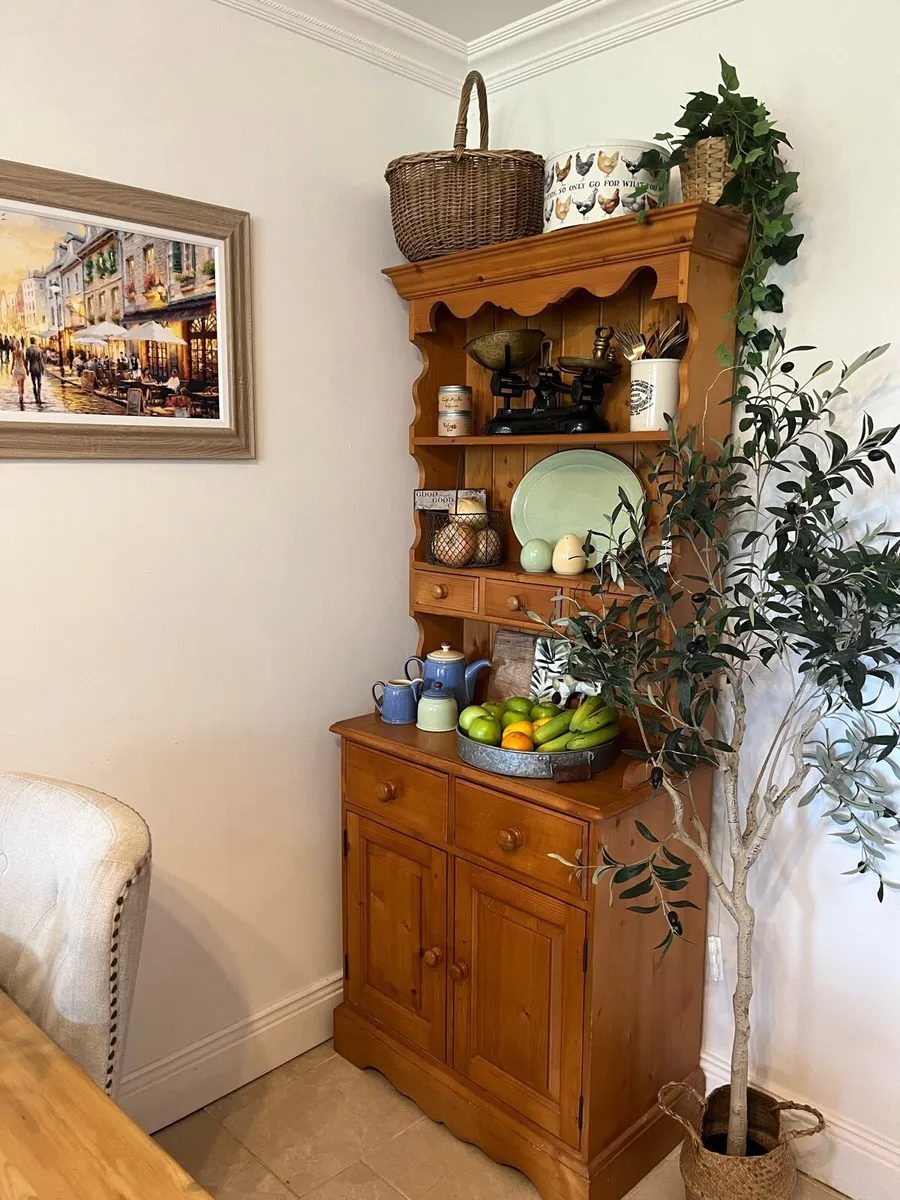 Dresser - Image 1