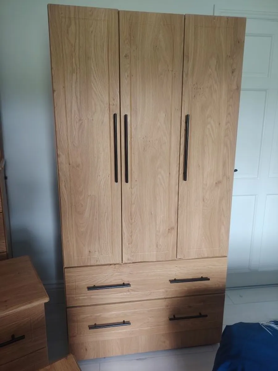 Bedroom furniture set - Image 2