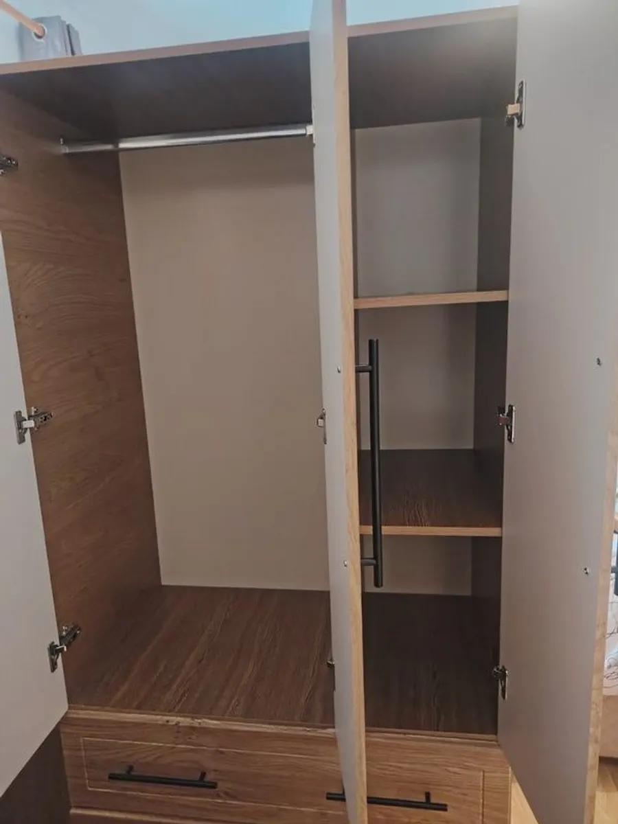 Bedroom furniture set - Image 3