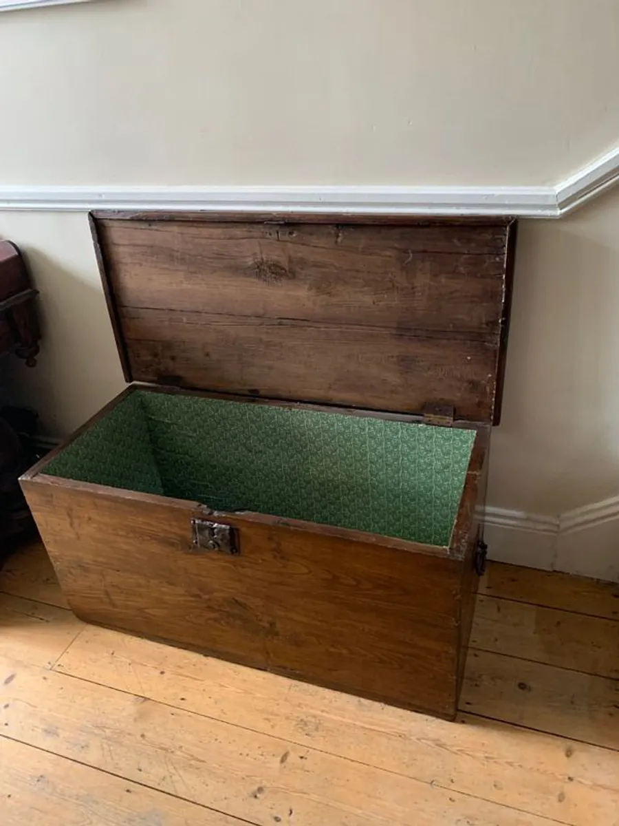 Antique wooden chest - Image 1