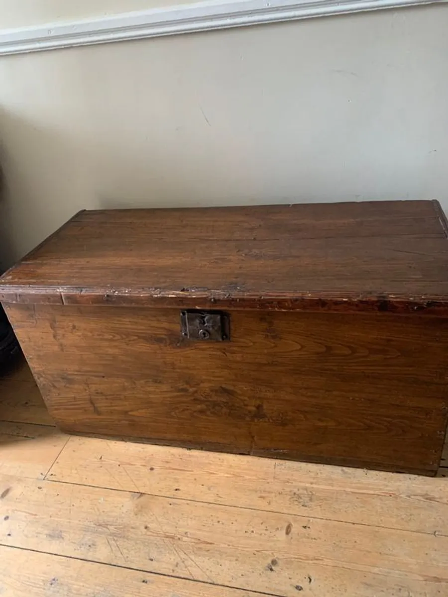 Antique wooden chest - Image 2