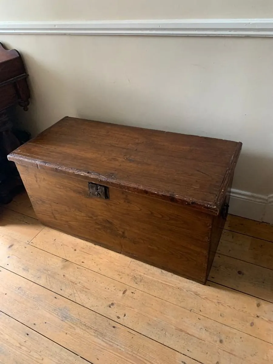 Antique wooden chest - Image 3