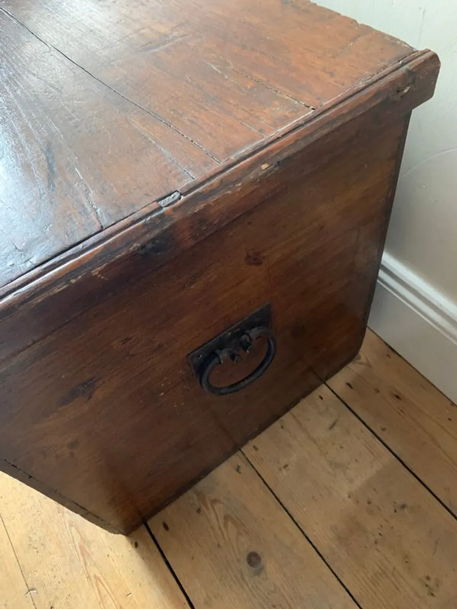 Antique wooden chest - Image 4