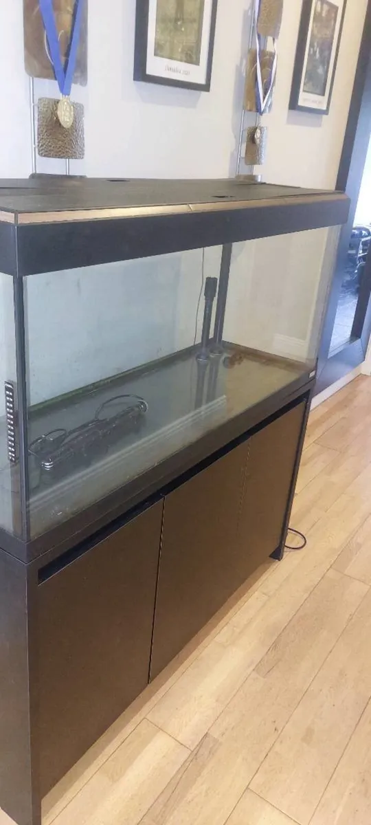 Fish tank - Image 1