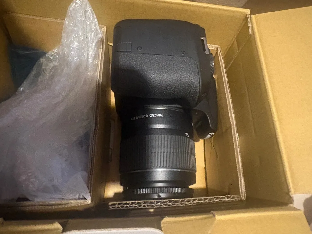 BRAND NEW Canon EOS 2000D with lens and strap - Image 3
