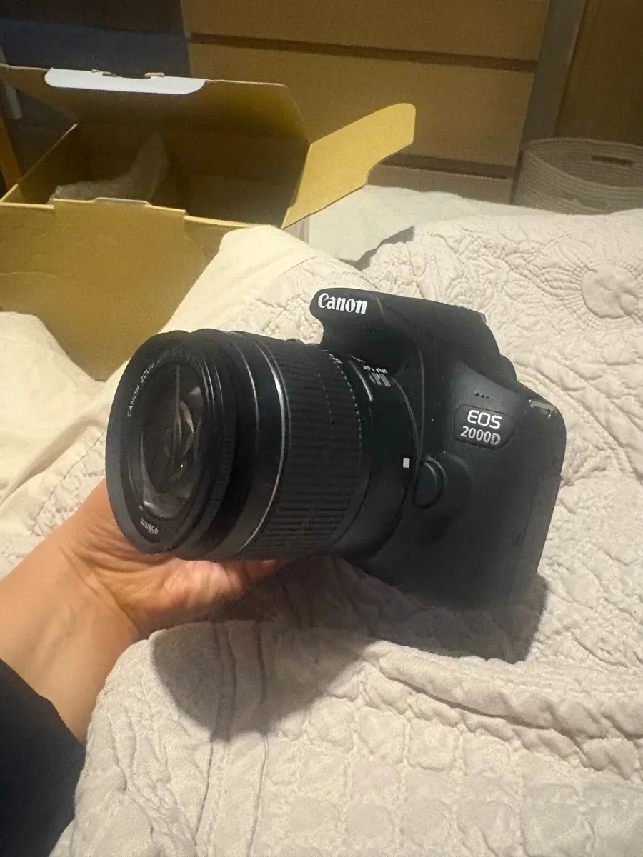 BRAND NEW Canon EOS 2000D with lens and strap - Image 2