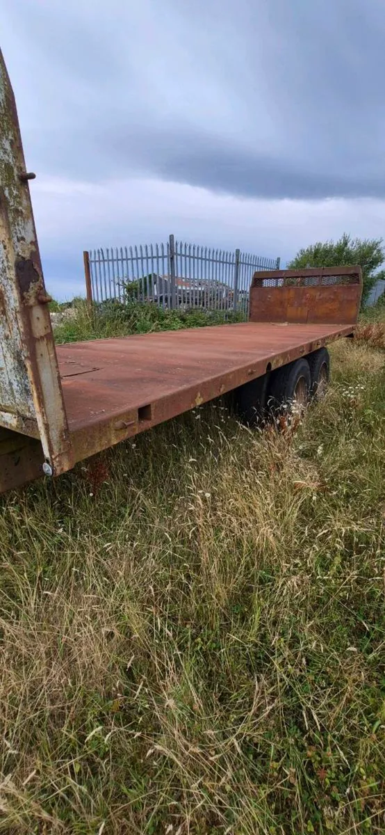 Bale trailer - Image 1