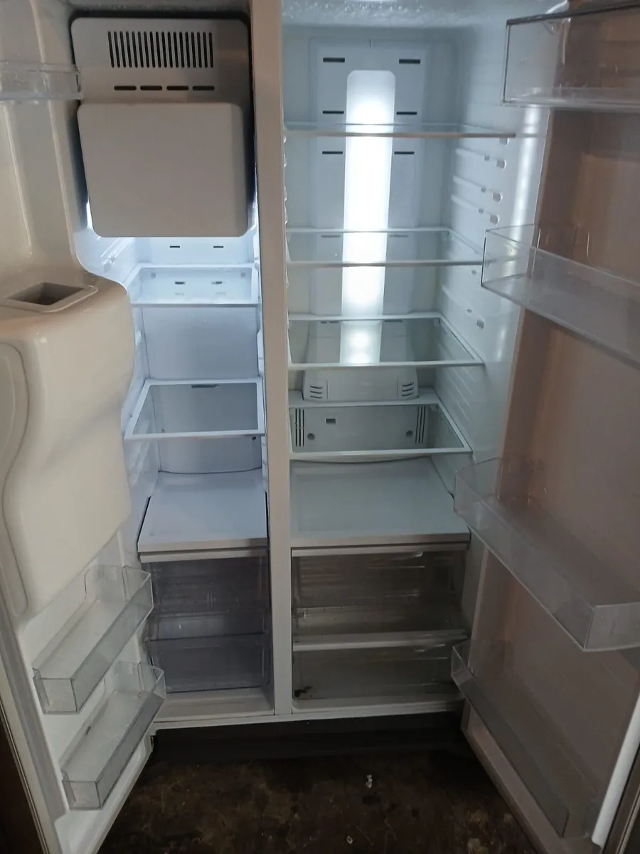 SAMSUNG AMERICAN FRIDGE AND FREEZER - Image 3