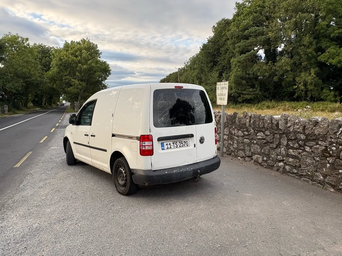 2011 caddy van - Image 3